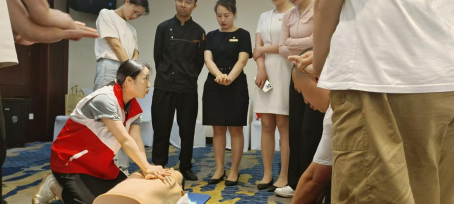 匯東大酒店開展無償獻血暨心肺復蘇（CPR+AED）培訓活動